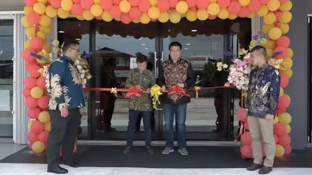 Foto - Mazda Resmikan Dealer Baru Berstandar Internasional di Pontianak, Nikmati Gratis BBM Selama 3 Bulan