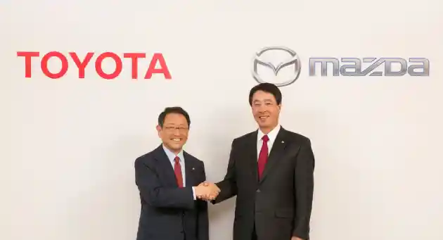 Foto - Mazda Dan Toyota Kerjasama Kembangkan Mobil Listrik