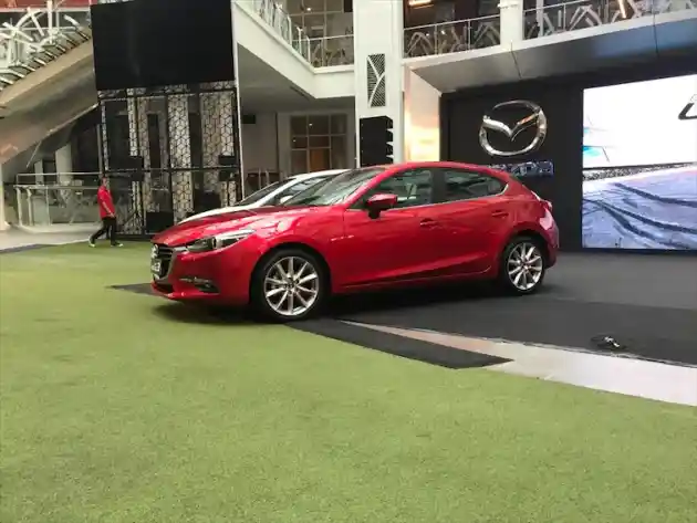 Foto - Mazda3 dan MX-5 RF Resmi meluncur, Harga Mulai Dari RP 400 Jutaan