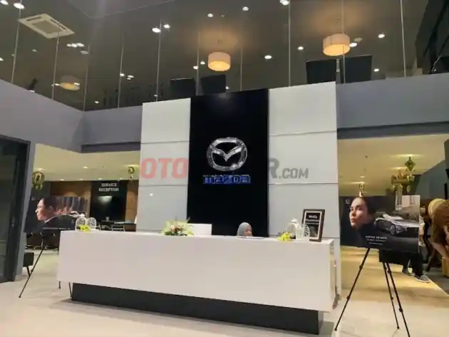 Foto - Dealer Terbaru Mazda ini "Curi Start" Sebelum Dibuka