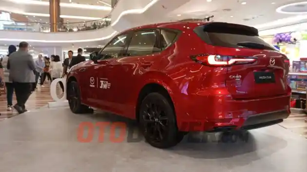 Foto - Mazda Berkolaborasi Dengan Desainer Fesyen di JFW 2025