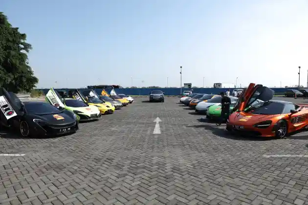 Foto - McLaren Club Indonesia Melesatkan Mobilnya di Jawa Timur