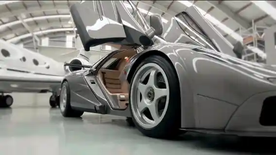 Foto - VIDEO: Mengintip McLaren F1 Paling Langka Di Dunia