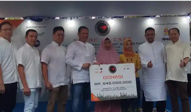 Foto - Bukber Ala Komunitas McLaren dan TOP 1: Donasi Ratusan Juta Rupiah Untuk Anak-anak Yatim