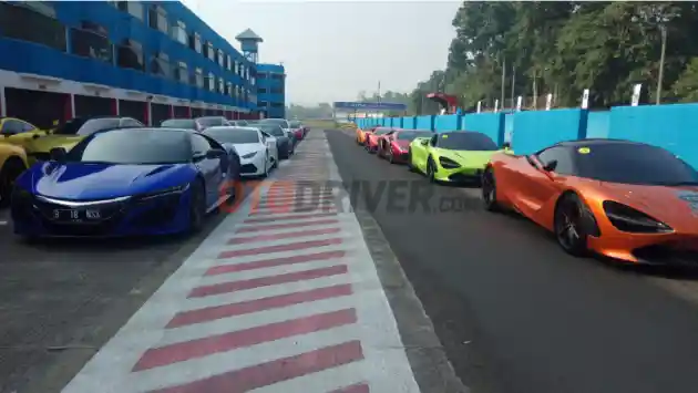 Foto - McLaren Club Indonesia Ajak Berbagai Merek Supercar Ngebut di Sentul