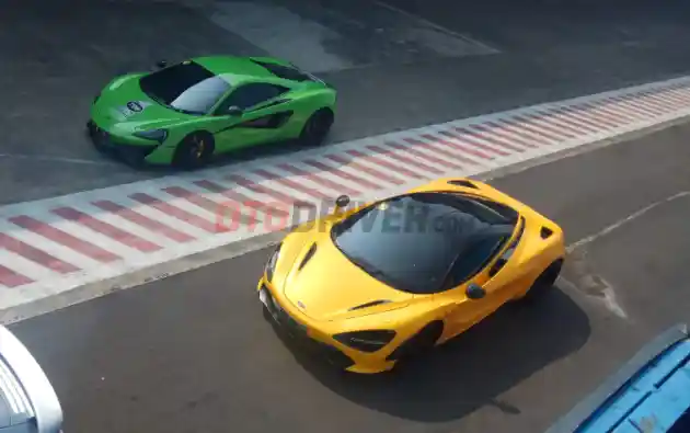 Foto - McLaren Club Indonesia Ajak Berbagai Merek Supercar Ngebut di Sentul