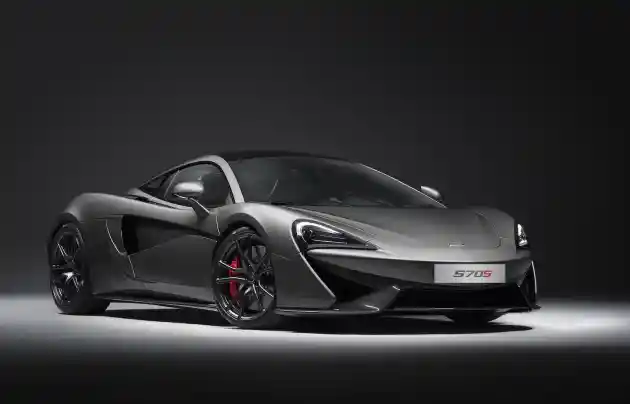 Foto - Mengharukan, McLaren Sumbang 570S Spider Untuk Penderita AIDS