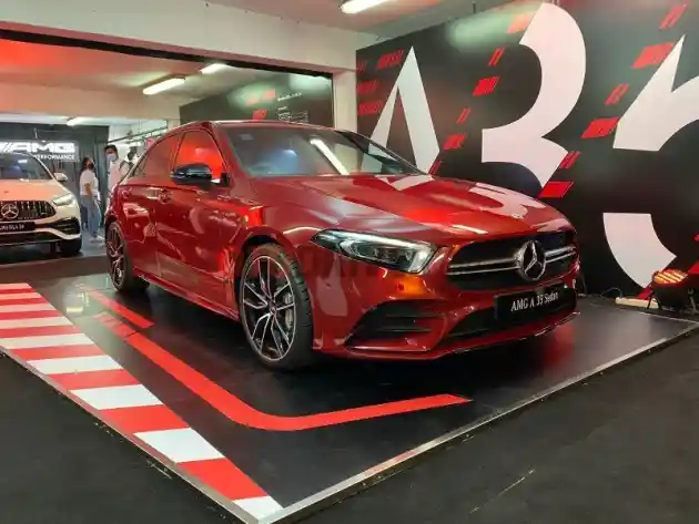 Foto - Dirakit Di Indonesia, Mercedes-AMG A 35 dan GLA 35 Resmi Meluncur