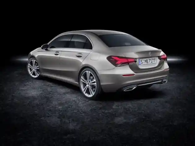 Foto - Apa yang Ditawarkan A-Class Sedan Terbaru?