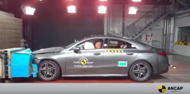 Foto - VIDEO: Crash Test Mercedes-Benz CLA (ANCAP)