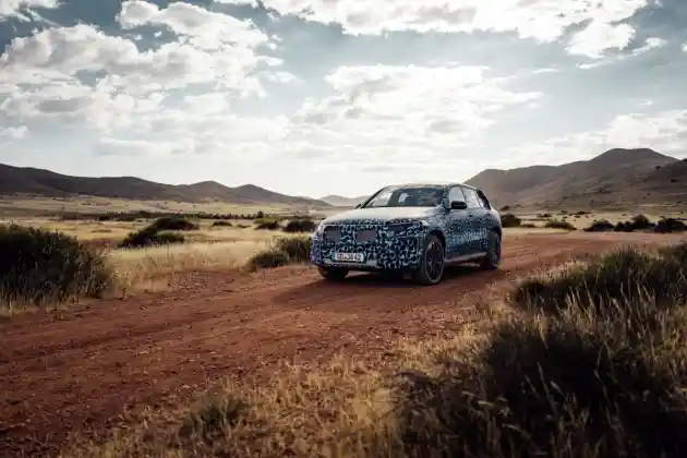 Foto - Cari Tahu Kondisi Mesin dan AC, Mercedes-Benz Uji Mobil Listriknya di Suhu Panas Ekstrim