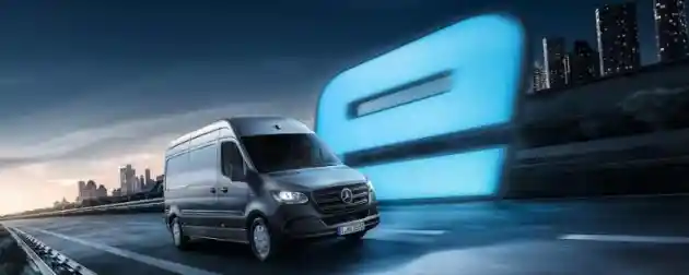 Foto - Mercedes-Benz Rilis Van Listrik, Simak Spesifikasinya