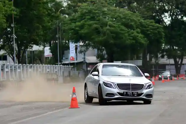 Foto - Intip Keseruan Paspampres Berlatih Pakai Mercedes-Benz (10 Foto)