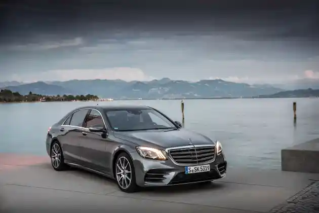 Foto - Mercedes-Benz S-Class Facelift Meluncur Dengan Mesin Buas