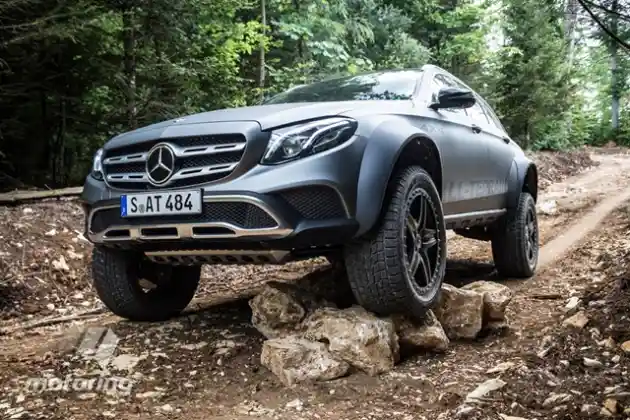 Foto - Para Insinyur Mercedes-Benz Iseng, Hasilkan Sebuah Crossover Unik