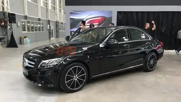 Foto - Daftar Merek Premium Terlaris Awal 2019. Apa Kabar Mercedes-Benz?