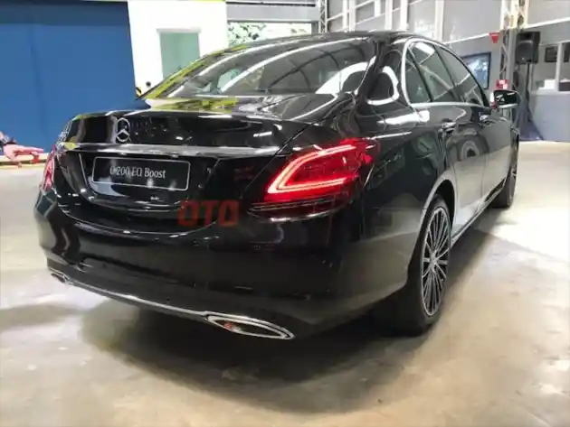 Foto - Mercedes-Benz C200 Mesinnya Mengecil Justru Dapati Beberapa Keuntungan