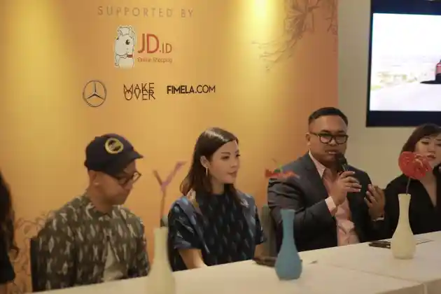 Foto - Mercedes-Benz Dekati Konsumen Muda Dengan Mendukung Fashion Indonesia