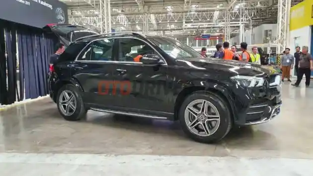 Foto - Mercedes-Benz Luncurkan 2 Model Sekaligus