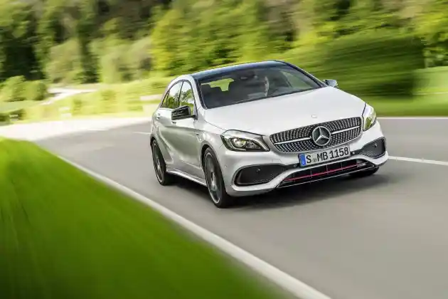 Foto - Mercedes-AMG Siapkan A45 Generasi Terbaru Bertenaga 400 DK!