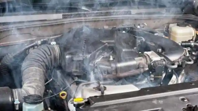 Foto - Mengetahui 5 Tanda Mesin Mobil Bakal Overheat