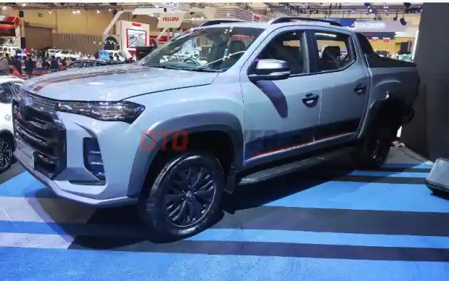 Foto - Bedah Toyota Hilux GR dan MG Extender, Pick Up Double Cabin Sangar di GIIAS 2022