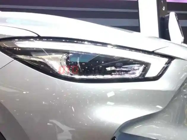 Foto - GALERI: Melihat Lebih Dekat Detail MG ZS EV di GIIAS 2022