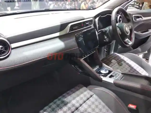 Foto - GALERI: Melihat Lebih Dekat Detail MG ZS EV di GIIAS 2022