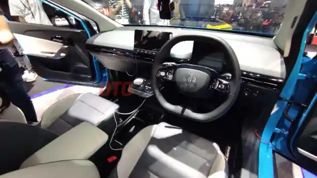 Foto - Melihat Interior MG4 EV, Mobil yang Dapat Mengisi Daya Sepeda Listrik