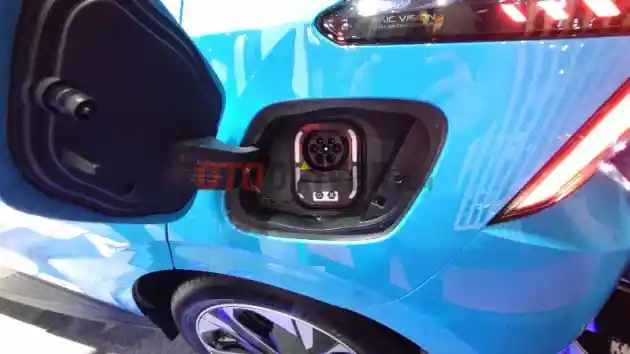 Foto - Melihat Interior MG4 EV, Mobil yang Dapat Mengisi Daya Sepeda Listrik