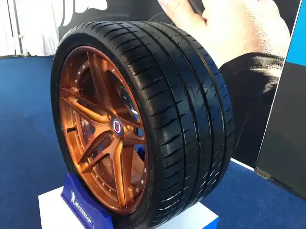 Foto - Michelin Siapkan Ban Baru Mulai Dari Ring 14 Untuk 2019 di Indonesia