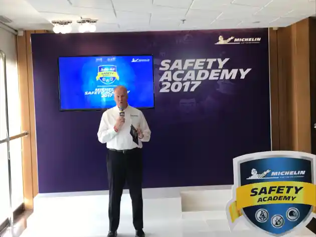 Foto - Michelin Luluskan Ratusan Siswa SMA Untuk Kantongi SIM Plus Panutan Berlalulintas