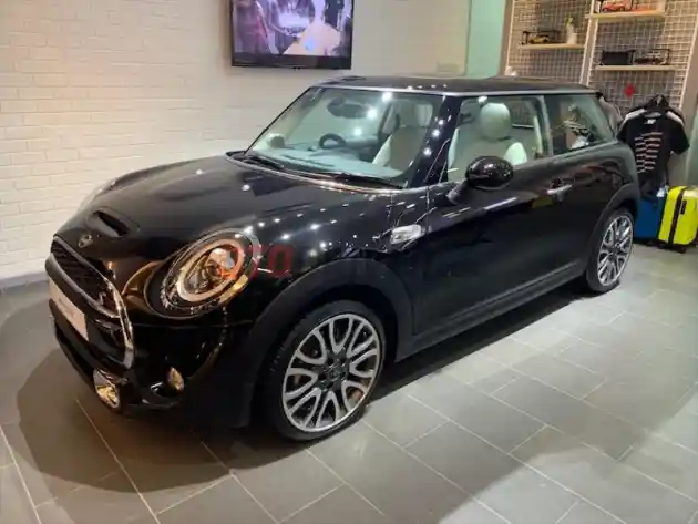 Foto - Varian Terbatas MINI 3-Door Ini Diluncurkan di Bandung, Harga RP 770 Juta