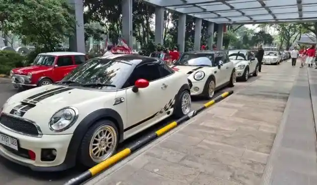 Foto - Dari MINI Baru Hingga Klasik Tumpah Ruah Dalam Konvoi 17-an