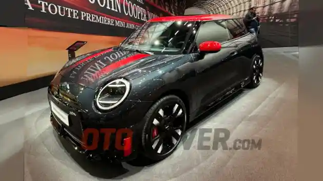 Foto - MINI JCW Penggerak Listrik Resmi Debut Dunia