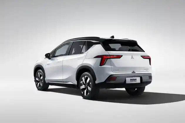 Foto - SUV Mitsubishi Berwajah Xpander Muncul Di Guangzhou Auto Show 2021