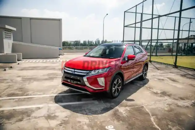 Foto - Komparasi Mitsubishi Eclipse Cross VS Honda HR-V Prestige