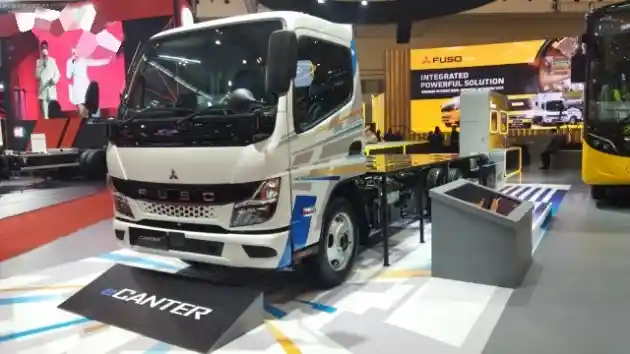 Foto - Mitsubishi Fuso eCanter ‘Rilis’ Di GIIAS 2024