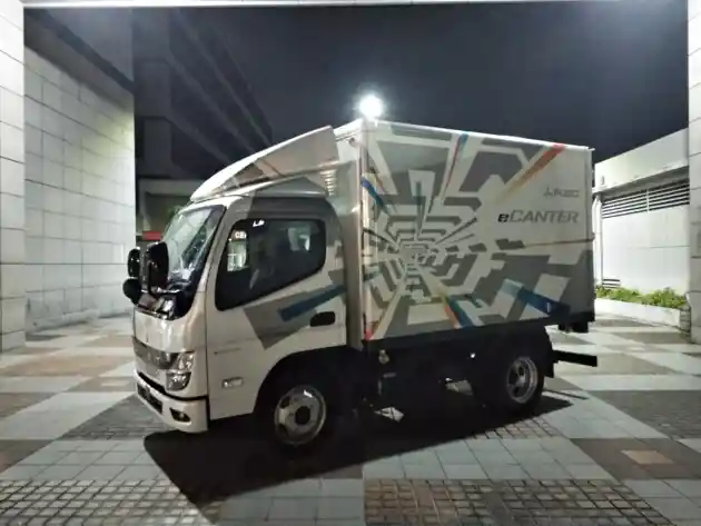 Foto - Mitsubishi Fuso Targetkan Dominasi Pasar Tahun 2024