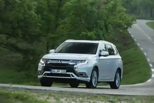 Foto - Kilas Sejarah Mitsubishi Outlander PHEV