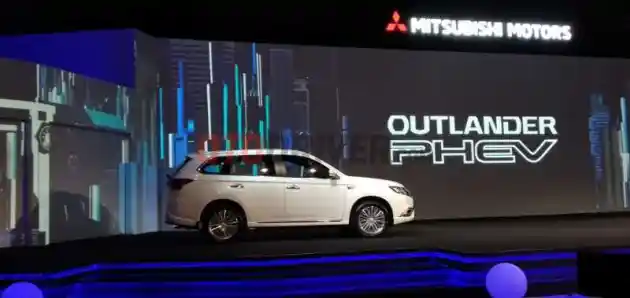 Foto - Bos Mitsubishi Indonesia: Saya Sadar Harga Outlander PHEV Tidak Murah