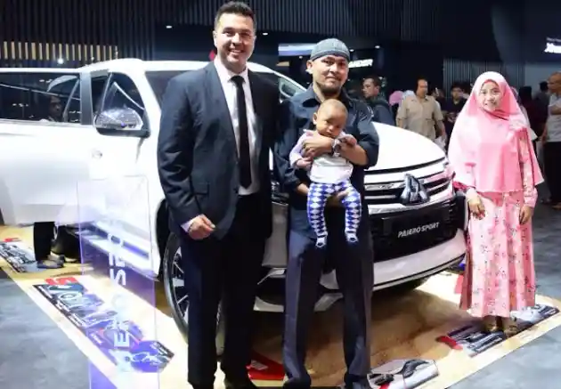 Foto - GIIAS 2017: Berusia 3 Bulan, Bayi Pajero Sport Kunjungi Booth Mitsubishi