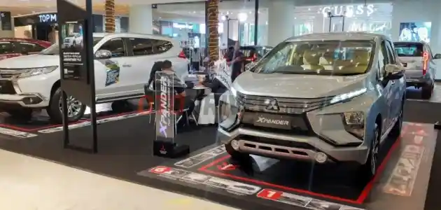 Foto - Pakai 'Peluru' yang Sama, Mitsubishi Bermanuver di Jakarta Barat