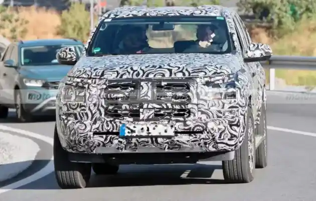 Foto - Prototipe Next Gen Mitsubishi Pajero Sport Tertangkap Kamera. Pakai Wajah All New Triton