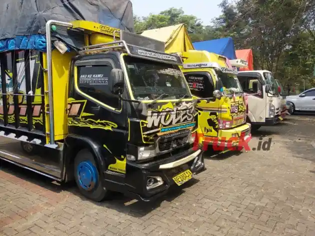 Foto - Panduan Aman Mengemudikan Truk Ala Mitsubishi Fuso