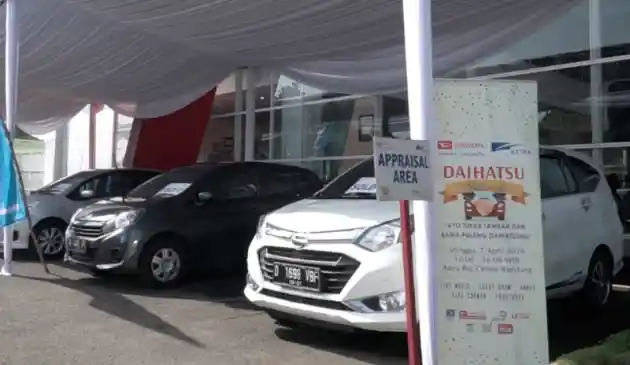 Foto - Setelah Lebaran Pasar Mobil Bekas Mulai Bangkit