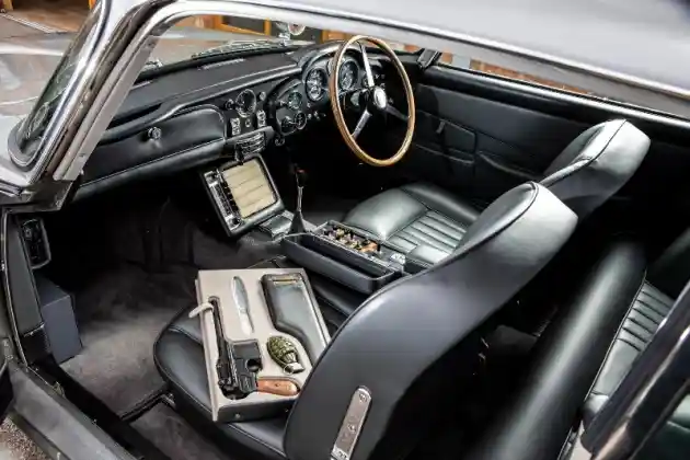 Foto - Mobil Bekas James Bond ini Dilelang Seharga RP 85 Miliar