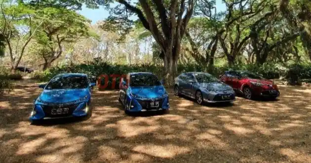 Foto - Memulai Pengetesan Mobil Listrik Toyota dari Banyuwangi-Bali