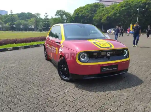 Foto - Ramalan Kementerian ESDM, 2 Juta Mobil Listrik Bakal Mengaspal di Indonesia Pada Tahun 2030