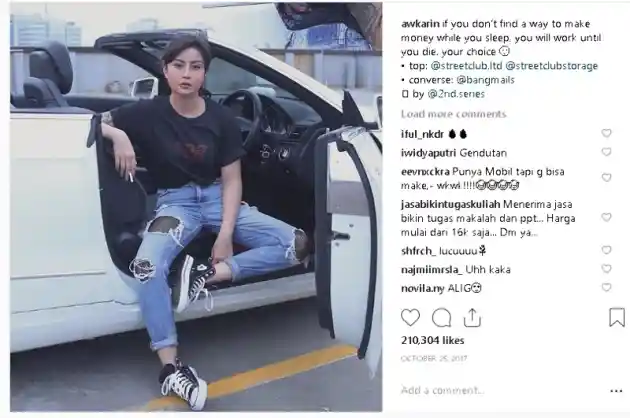 Foto - Awkarin Tutup Instagram? Ini Kenangannya Dengan E-Class Cabriolet